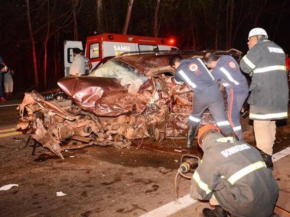 Motoristas e 1 criança morreram na hora, outra criança morreu em hospital