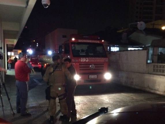 Incêndio em caixa com produtos químicos foi controlado em 30 minutos