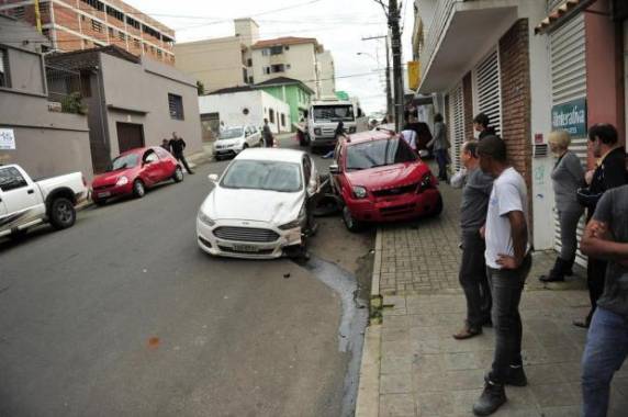 Confusão aconteceu na esquina das ruas Barão do Triunfo e Olavo Bilac