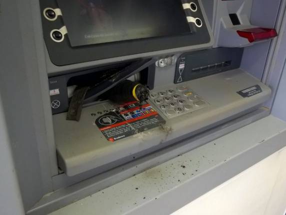 Equipamento foi alvo de criminosos na madrugada desta quinta-feira (30)