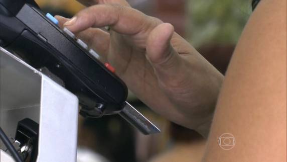 Taxa do cheque 

especial subiu para 241,3%, segundo Banco Central