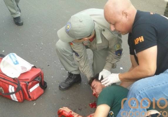 Socorristas suspeitam que o motociclista que estava de capacete, possa ter fraturado a mandíbula