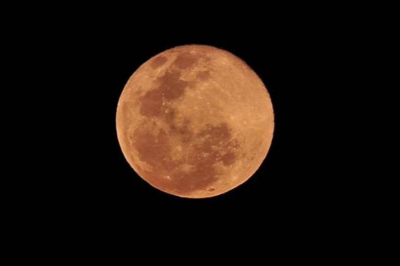 Apesar do nome, o satélite não ganhou coloração diferente
