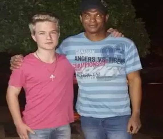 Adolescentes viram estrangeiro derrubar o dinheiro em rua de Santa Rosa