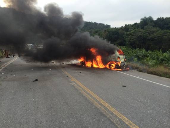 Quatro homens 

roubaram loja em Guaratuba e fugiram em um carro