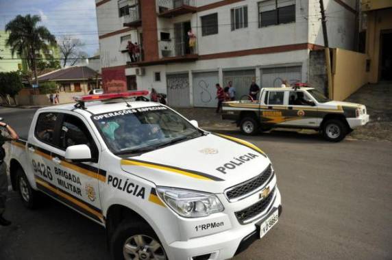 O assaltante tentou levar bolsa de uma jovem e agrediu a vítima