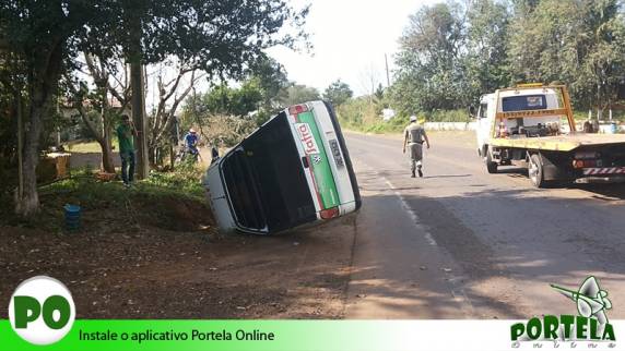 Motorista perde controle e tomba na ERS-330 em Tenente Portela