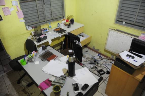 Dupla armada com pistolas e revólver entrou no 

estabelecimento, no bairro Urlândia, no final da tarde de sexta-feira