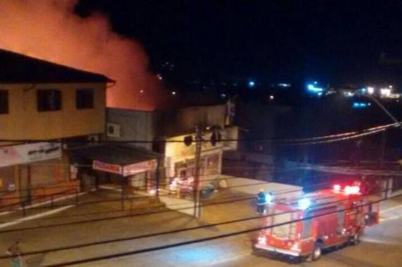 Fogo destruiu o plenário e o setor administrativo. Ainda não 

há informações sobre as causas
