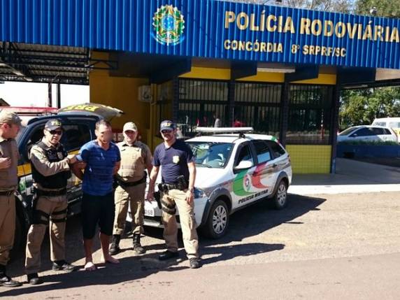 Homem fingiu 

ser policial militar após roubar farda e outros equipamentos