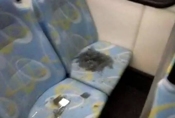 Coletivo que faz linha na cidade foi atacado durante a noite
