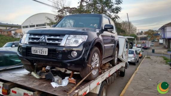 Além do veículo roubado, foram encontradas diversas peças de um automóvel Fiat Uno