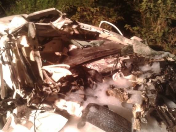 Segundo PRF, automóvel invadiu pista contrária e bateu 

contra caminhão