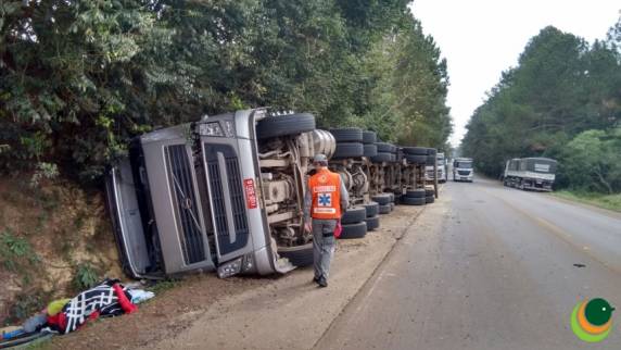 Motorista sofreu ferimentos leves e já foi socorrido