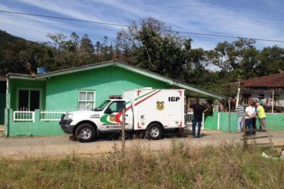 Crime aconteceu na manhã deste sábado; 

homem foi preso em flagrante