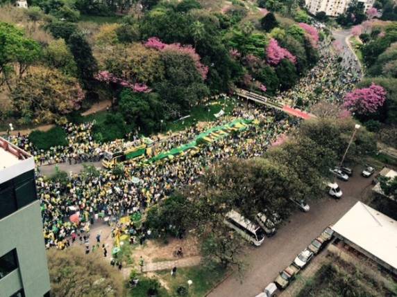 De acordo com a Brigada Militar, cerca de 30 mil pessoas participaram