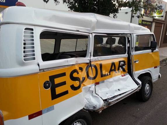 O motorista da Kombi teve ferimentos leves