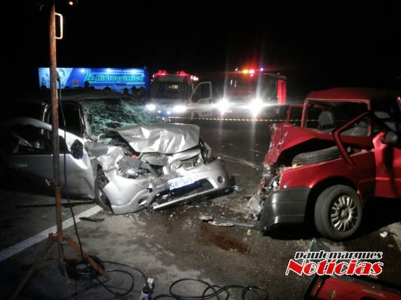 Uno e Civic colidiram de frente no km 39 da RS 122
