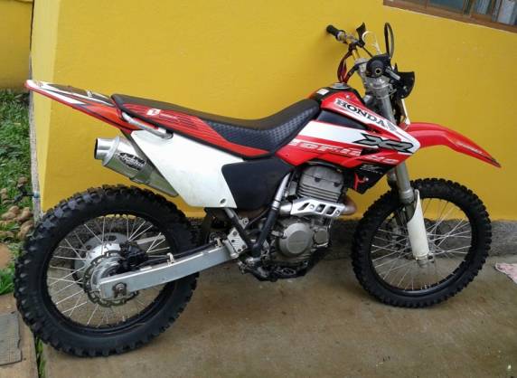 Uma moto que foi roubada foi recuperada