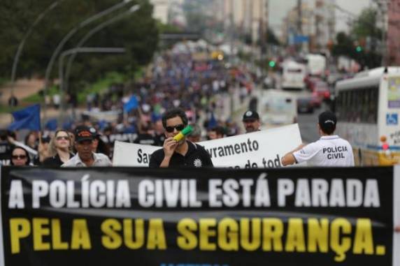 Governo estadual não confirma se haverá 

parcelamento do pagamento dos salários do funcionalismo, mas admite que as contas estão 