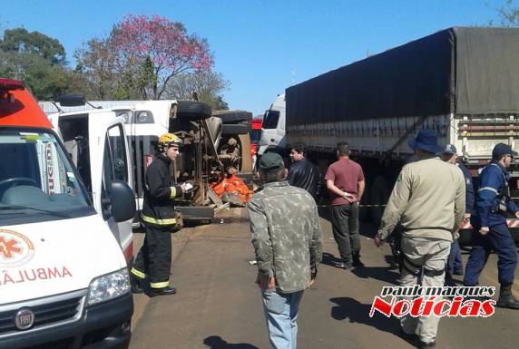 Carreta e truck colidiram na BR 285