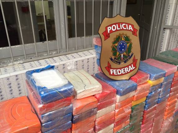 Quatro pessoas foram presas; PF suspeita que droga vinha da Bolívia