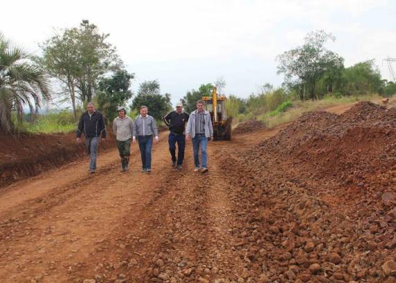Atividades compreendem limpeza, abertura de estradas, encascalhamento e patrolamento