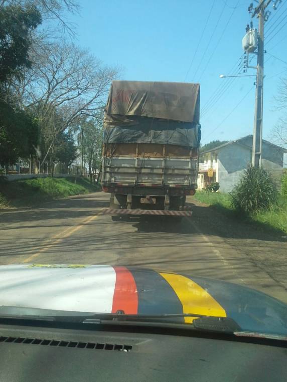 Carretas foram abordadas quando iriam fazer 

a travessia de balsa de Barra do Guarita para Itapiranga-SC