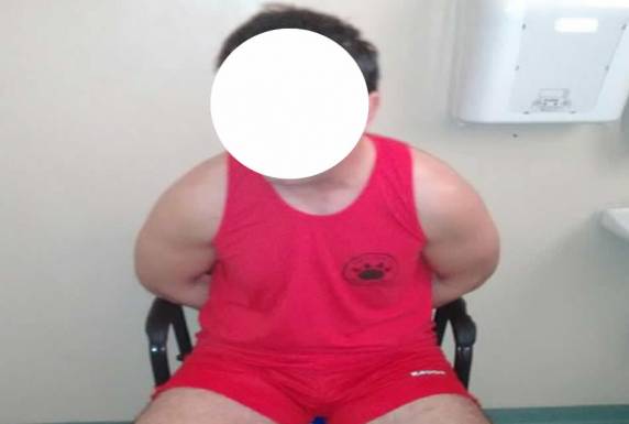 Vítima de 14 anos teria relatado que suspeito passou a mão em seu corpo. 

Suspeito nega