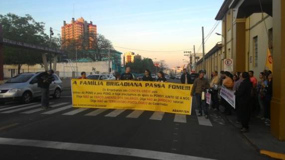 Medida é protesto contra parcelamento de salários 

por parte do Governo do Estado