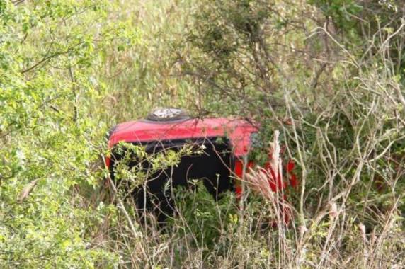 Capotamento ocorreu por volta das 7h55min e o passageiro do 

carro morreu no local