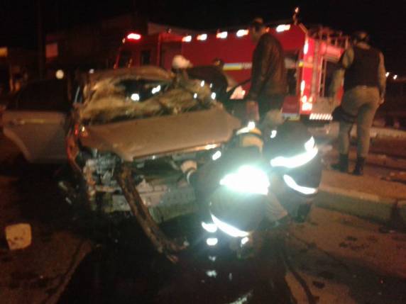 Com veículo descontrolado homem subiu no canteiro central de uma avenida