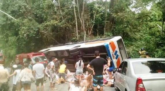 Mais de 80 pessoas estavam no veículo que seguia para Trindade RJ