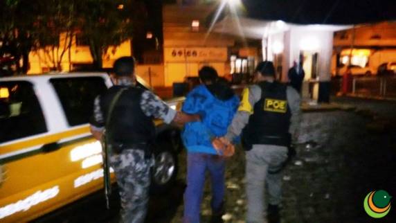 A vítima foi identificada como Isaias Lucas da Rosa, de 31 anos, e foi atingido por um tiro no peito
