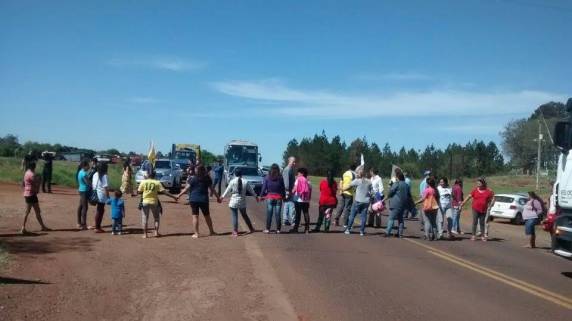 Trânsito foi interrompido por cerca de 30 minutos nesta quarta-feira 

(9)