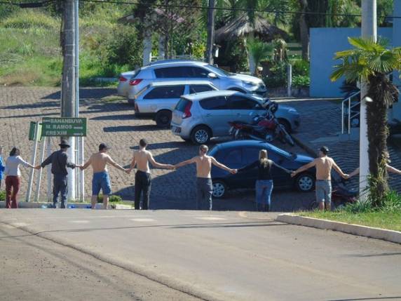 Seis reféns foram levados na fuga, mas já foram libertados, diz BM