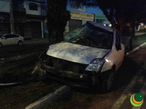 O veículo com perda total foi 

recolhido para o pátio do guincho
