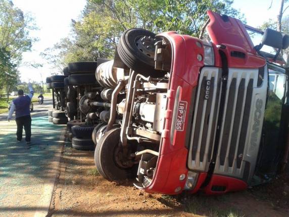 O motorista teve ferimentos leves