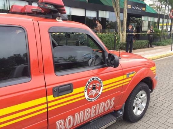 Corpo de Bombeiros interditou local por precaução neste domingo (20)