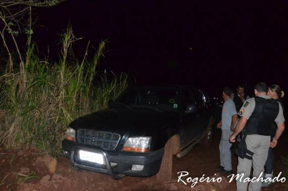 A polícia segue na caça dos assaltantes