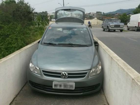 Motorista disse que 

perdeu controle do veículo ao fazer curva em Brusque