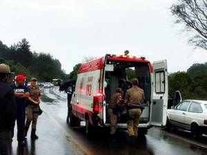 Vítimas seriam avó e netos e viajavam sem cinto, segundo 

bombeiros