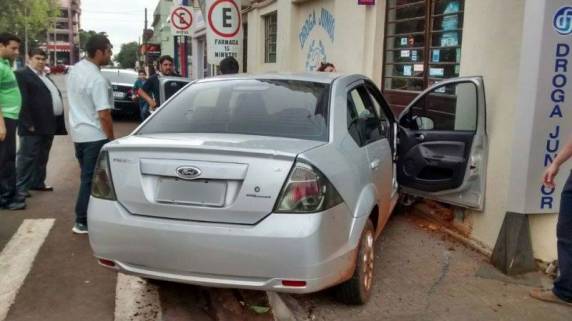 Veículo era ocupado por casal