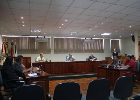 Projeto de Lei Complementar Nº 001/15 recebeu oito votos favoráveis e dois 

contrários