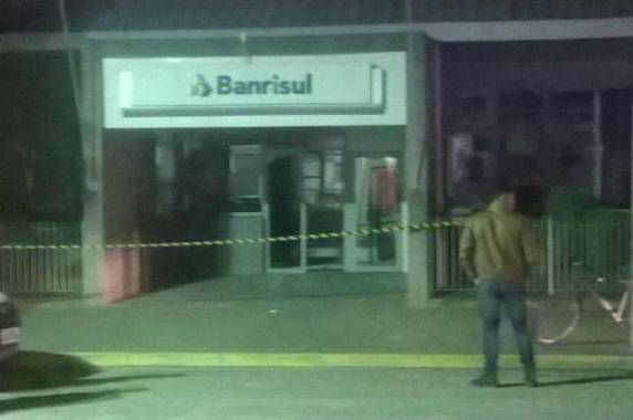 Agência do Banrisul foi explodida por volta das 2h30 de quinta-feira