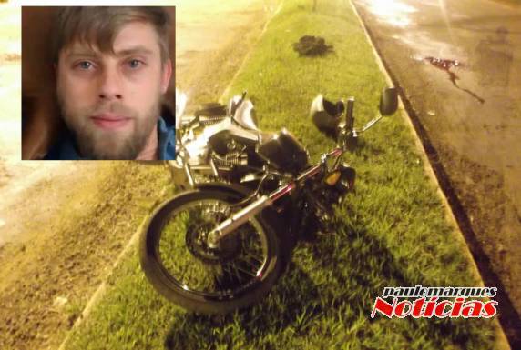 O piloto colidiu em uma árvore no canteiro central da Av. Santa Rosa