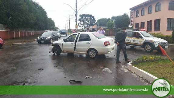 Acidente ocorreu na Avenida Itapiranga, nas proximidades da Escola Cléia 

Salete Dalberto