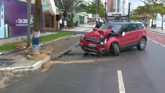 Condutor estava com a Carteira 

Nacional de Habilitação (CNH) suspensa