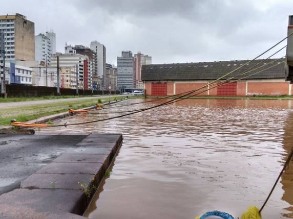 Nível da água oscila entre 2,78m e 2,80m, a maior marca desde 1967