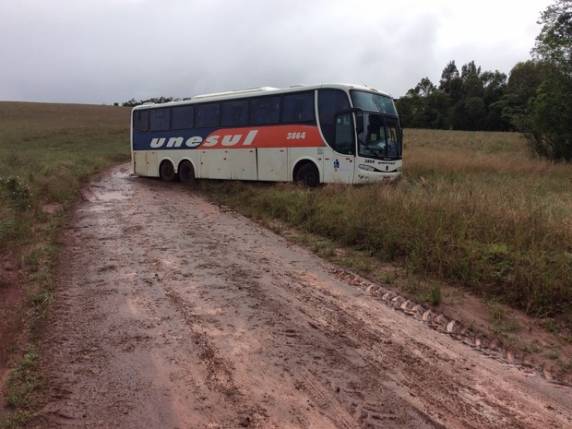 Ônibus saiu de Porto Alegre na noite de domingo (11) rumo a Foz do Iguaçu